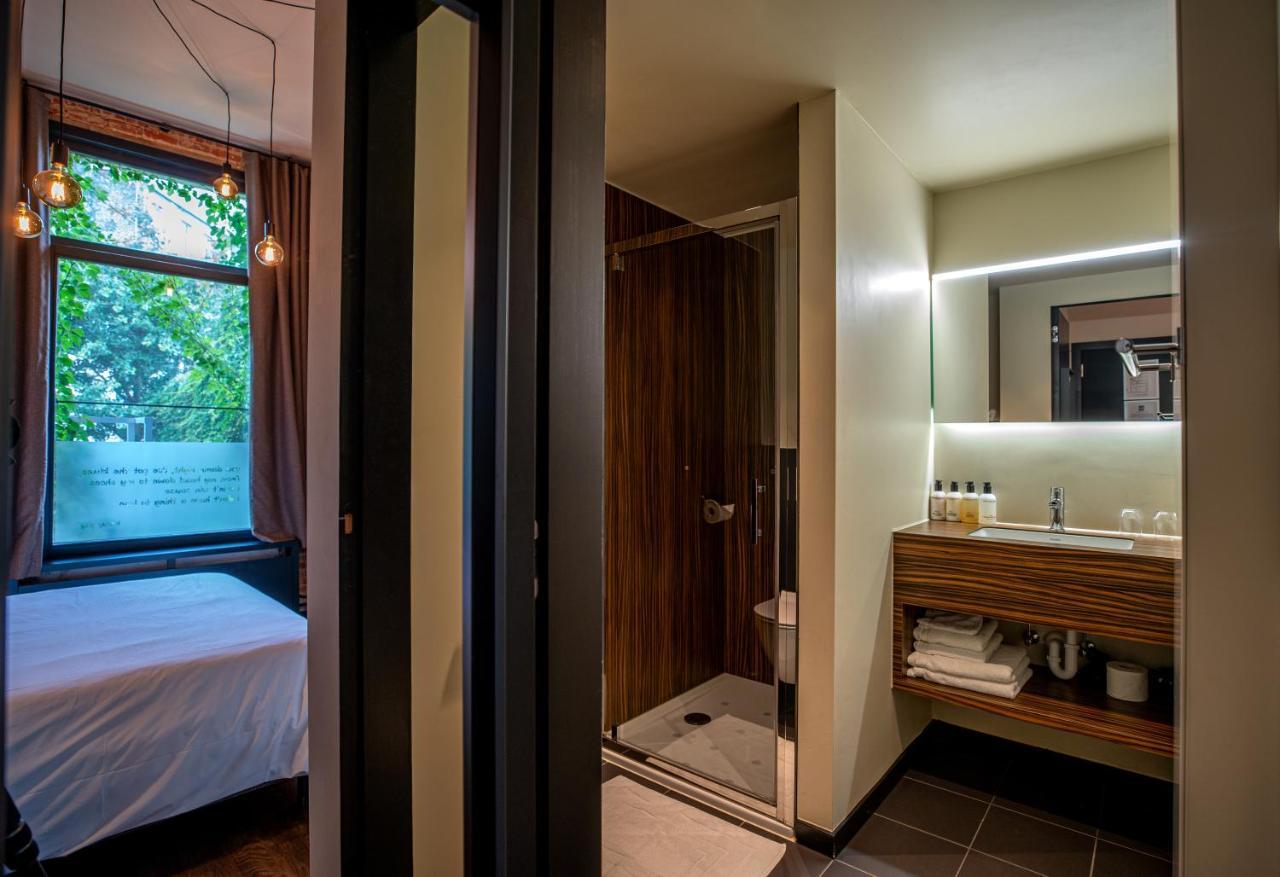 Double Room Blues