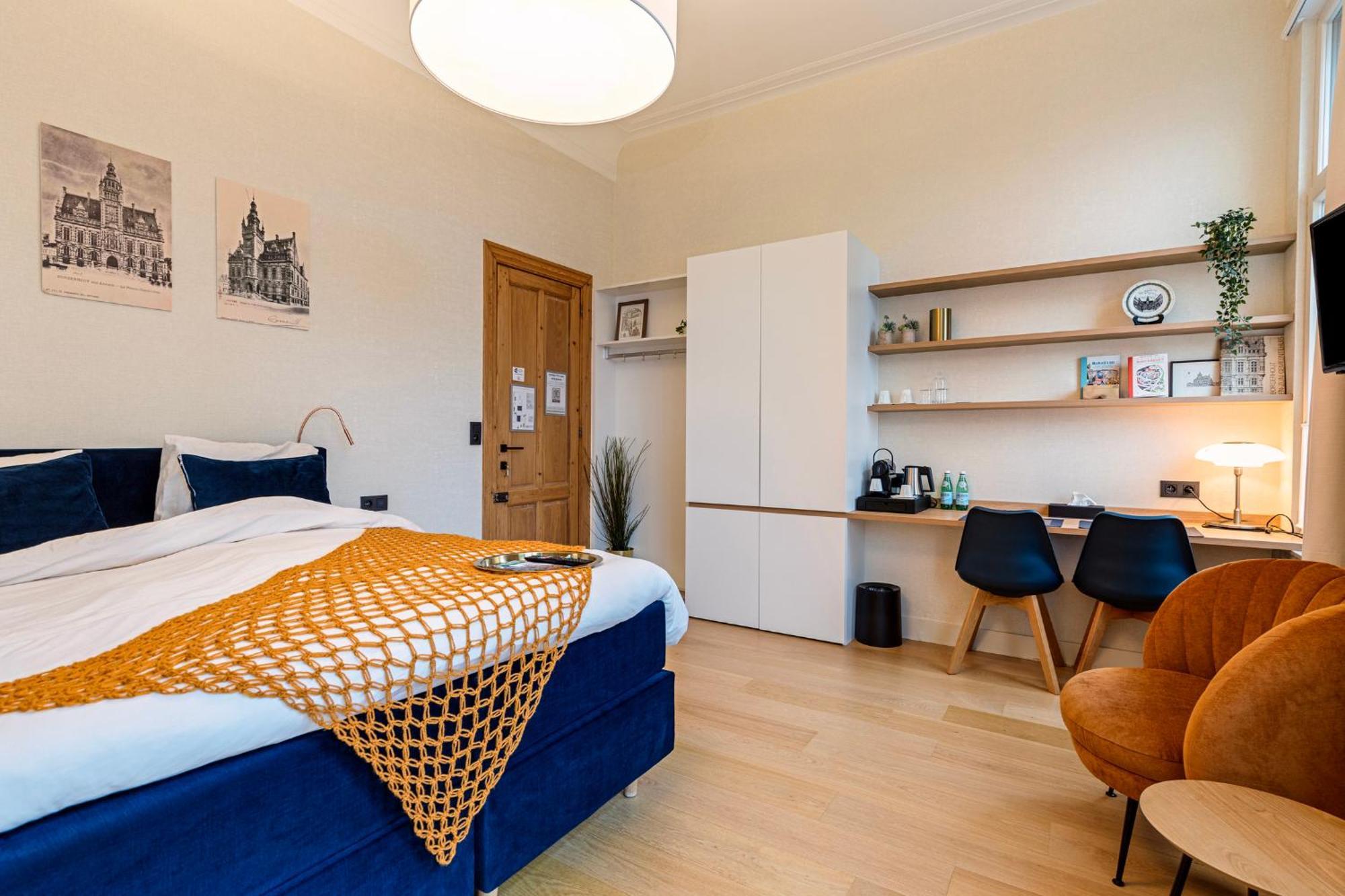 Deluxe Double Room Shower