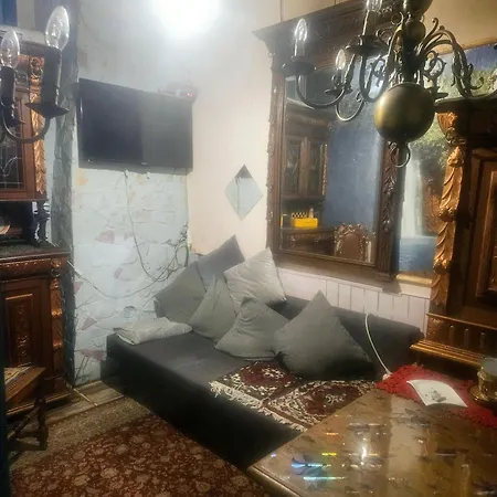 2 Floors 3 Bedrooms Near Central Station-3